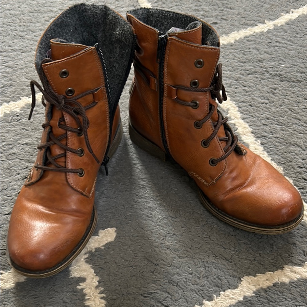 Rieker Size 40/ Women’s Size 9, Brown Leather Lace-Up Boots
